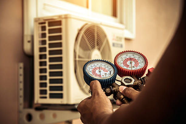 Professional Hvac technician working in Wildersville, TN